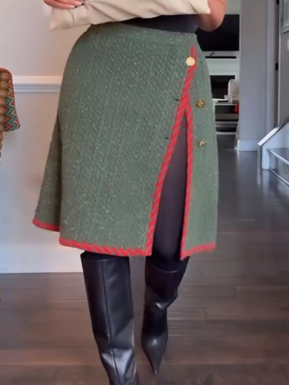 Button Slit Green Skirt