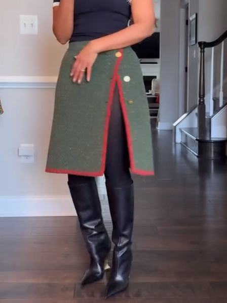 Button Slit Green Skirt